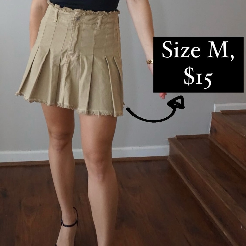 Ruffle tan skirt size M